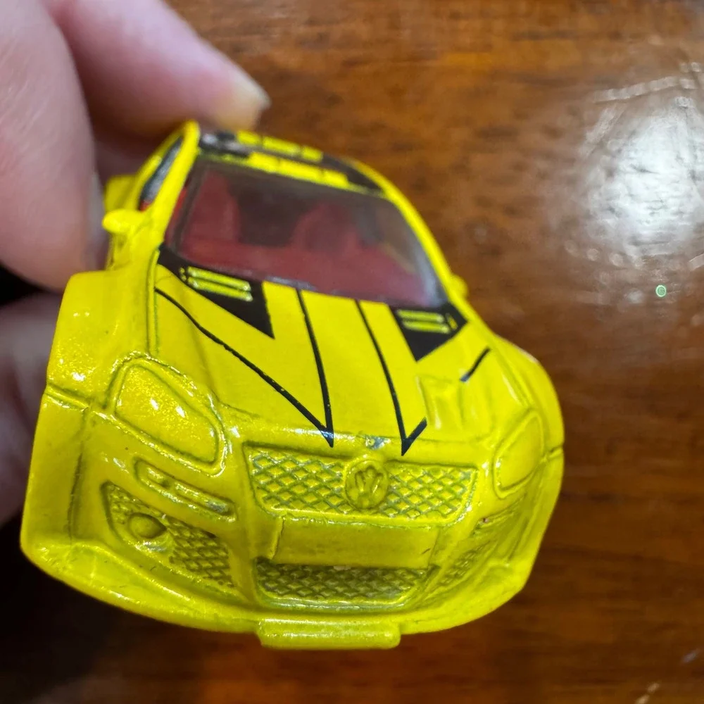 Hot Wheels Volkswagen‎ Golf GTI Yellow MOMO Racing Widebody Diecast Car K6159